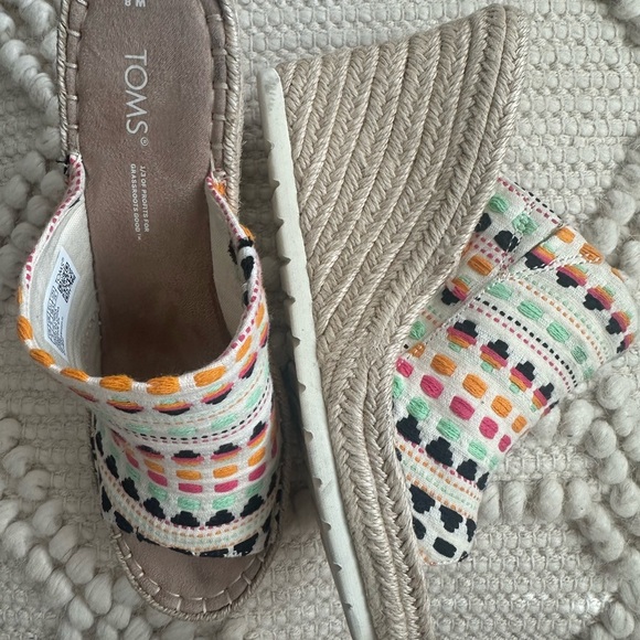 TOMS Monica Mule Embroidered BOHO Espadrilles. - Picture 8 of 9